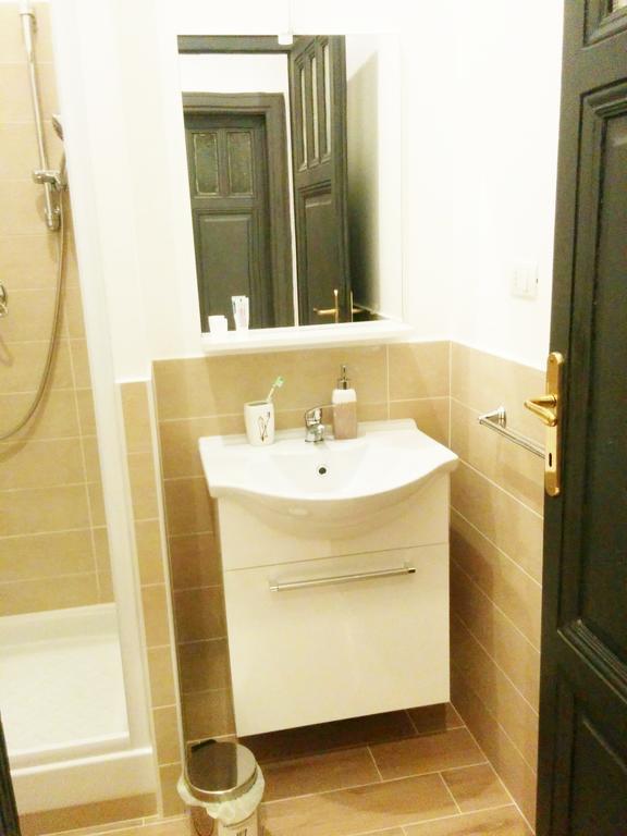 Ad Hoc Guest House Rome Bilik gambar